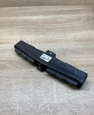 Opel Zafira B Hazard light switch 13100112