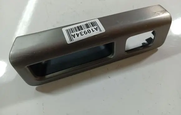 Volvo S40 Front door window switch trim 8679681