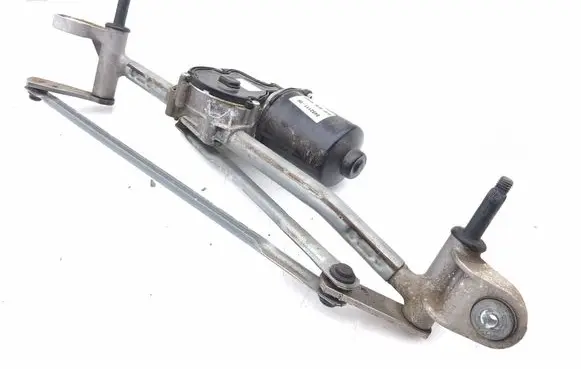 BMW 2 Active Tourer U06 Front wiper linkage and motor 8492111 7589284 W284421