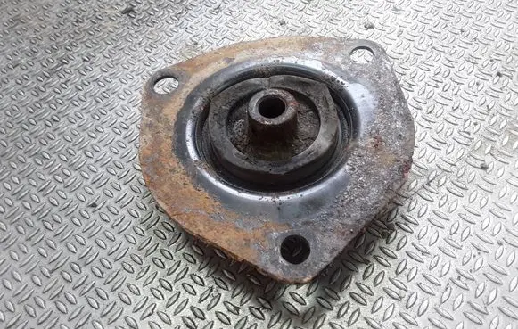 Nissan X-Trail T30 Rear coil spring rubber mount 553388H300