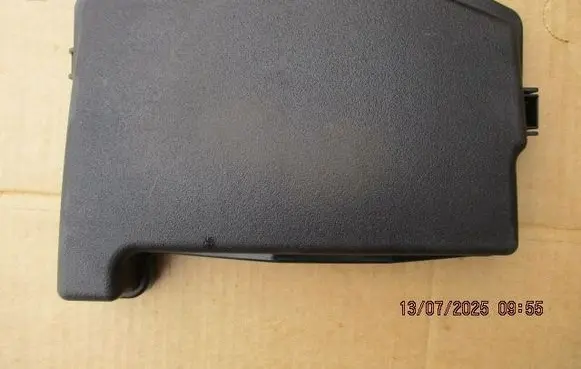 Toyota Prius+ (ZVW40) Fuse box cover 9903XA1