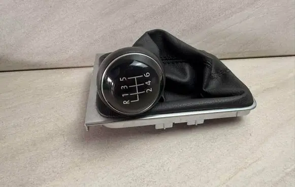 Volkswagen PASSAT B7 Gear lever shifter trim leather/knob 3AA711113F
