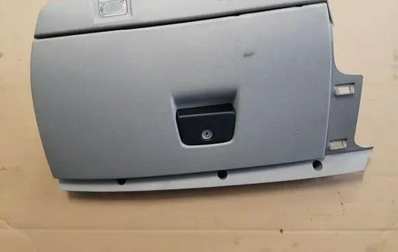 Volvo C30 Glove box
