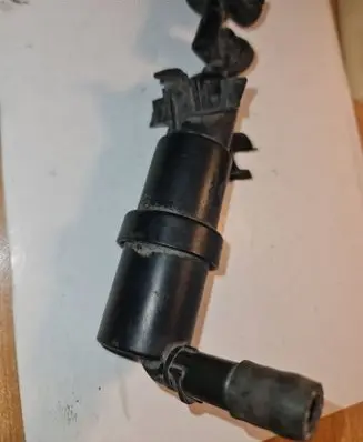 Volkswagen Golf IV Windshield washer spray nozzle 1J0955978