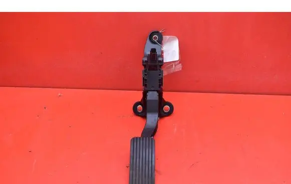 Hyundai Kona I Accelerator throttle pedal 00136810