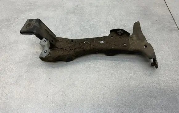 Audi A3 S3 8V Fender mounting bracket 8V0821136C