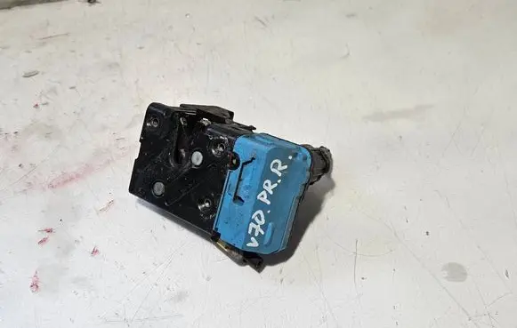 Volvo V70 Front door lock 30699748