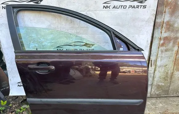 Volvo V50 Front door 8679081