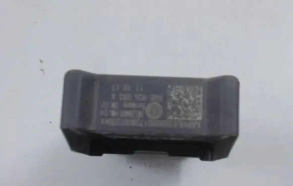 Volkswagen PASSAT B7 USA Fuel pump relay 5Q0906093A