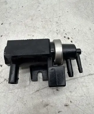 Mercedes-Benz B W245 Turbo solenoid valve A0051535528