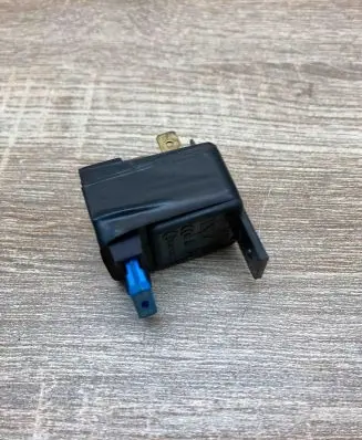 Volkswagen PASSAT B6 Other relay 10R027026