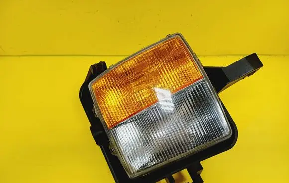 Cadillac CTS Front indicator light 15930688