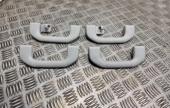 Mercedes-Benz E W212 A set of handles for the ceiling 