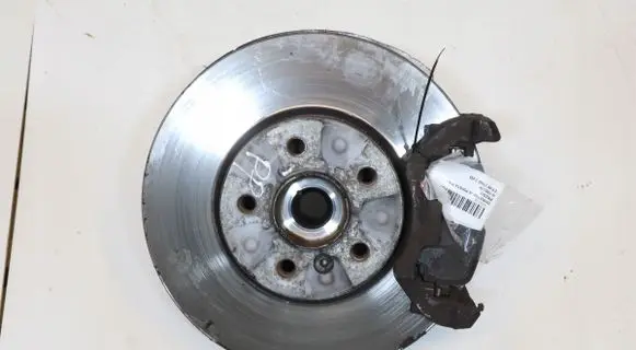 BMW 2 F45 Front wheel hub spindle knuckle 6876646-01