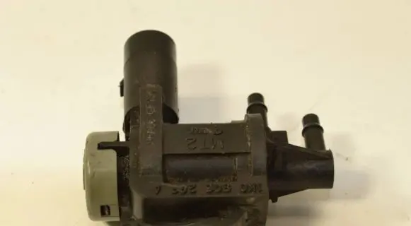 Volkswagen PASSAT B6 Turbo solenoid valve 1K0906283A