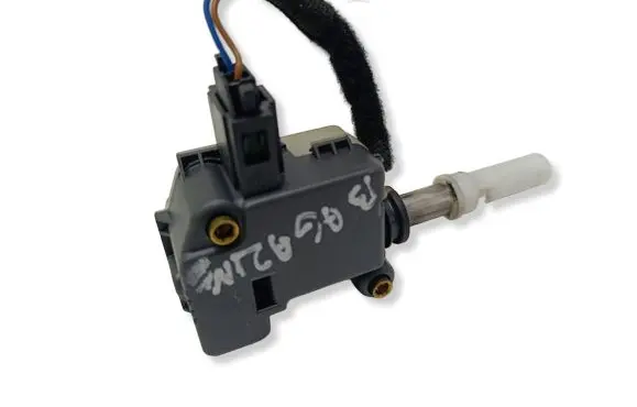 Volkswagen PASSAT B5.5 Tailgate boot lock/latch motor 3B0959781D