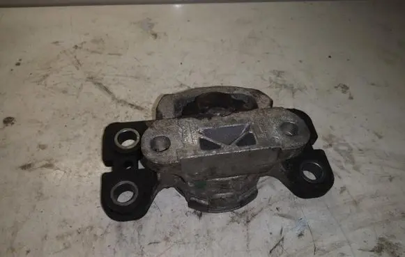 Volvo XC70 Engine mount bracket A1506