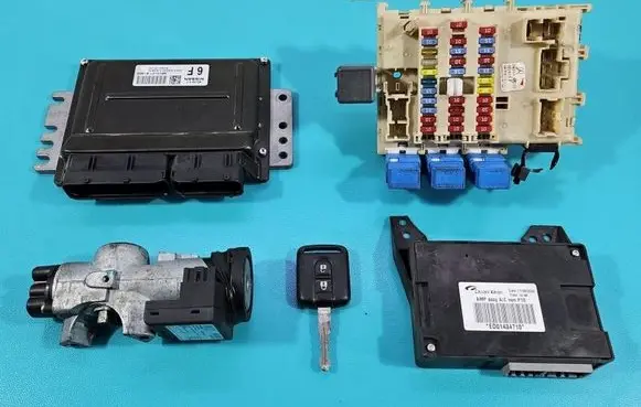 Nissan Almera N16 Engine control unit/module ECU MEC32-211 IMPRK1524769