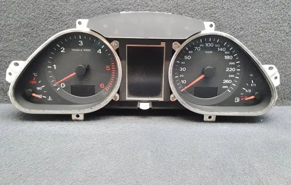 Audi A6 S6 C6 4F Speedometer (instrument cluster) 4F0920931P 4F0910930C