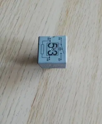 Volkswagen Golf V Other relay 141951253B 20240072