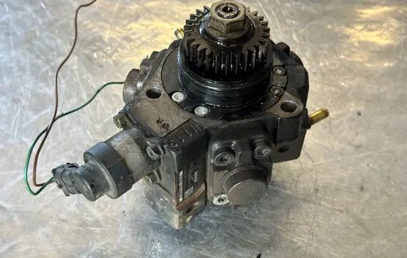 Nissan Qashqai Fuel injection high pressure pump H8200690744 8200690744