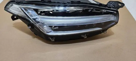 Volvo XC90 Headlight/headlamp 32228689