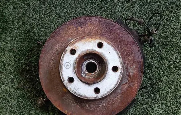 Opel Movano B Front wheel hub spindle knuckle 400150081