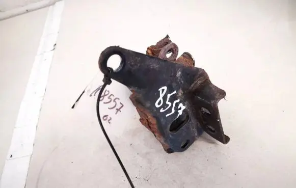 Engine mount bracket