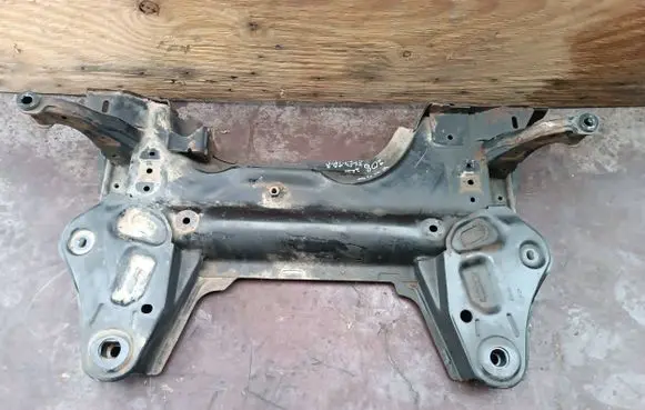 Peugeot 208 Front subframe 290563 290564