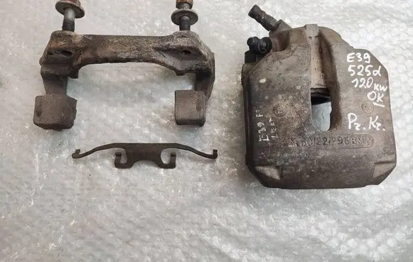 BMW 5 E39 Front brake caliper 6022296