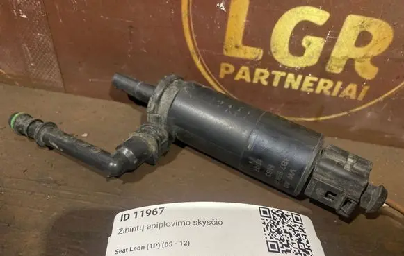 Seat Leon (1P) Headlight washer pump 3B7955681