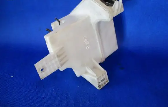 Opel Corsa E Windshield washer fluid reservoir/tank 39015511 63334 39134982