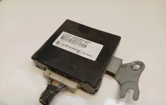 Toyota Corolla Verso AR10 Door control unit/module 897800F010 97RI012022 626442