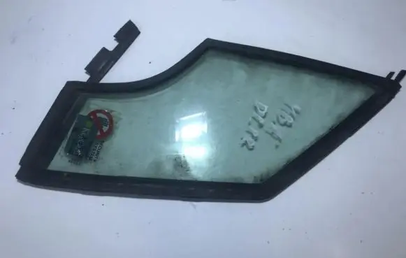 Mercedes-Benz A W168 Front door vent window glass four-door 
