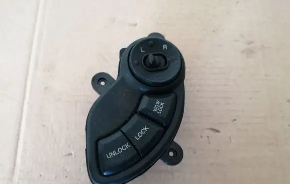 Hyundai Santa Fe Wing mirror switch 9353026000
