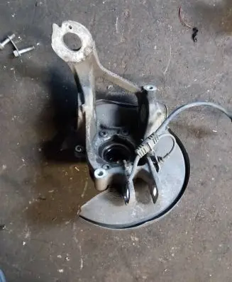 Rear wheel hub spindle/knuckle