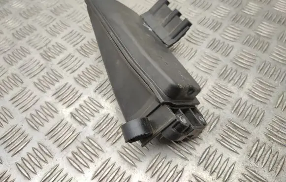 Vacuum air tank