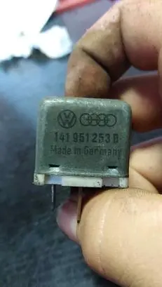 Seat Alhambra (Mk1) Other relay 141951253