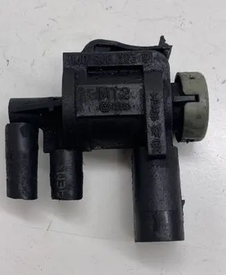Volkswagen Golf IV Turbo solenoid valve 1J0906283C