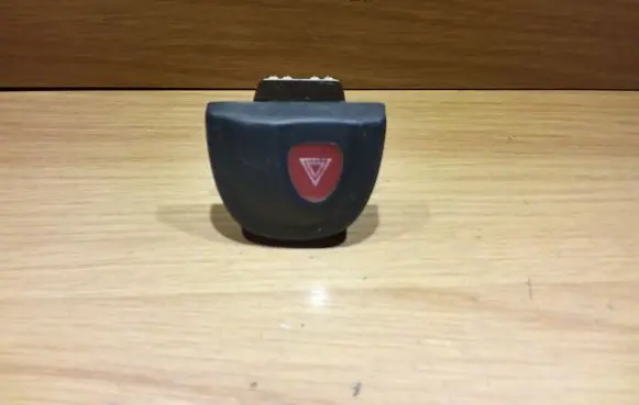 Renault Scenic I Hazard light switch 841043