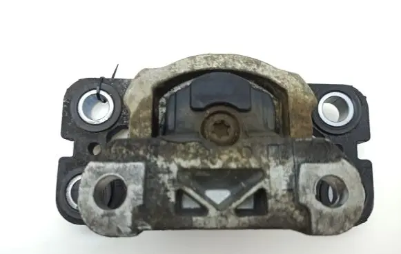 Volvo XC60 Engine mount bracket