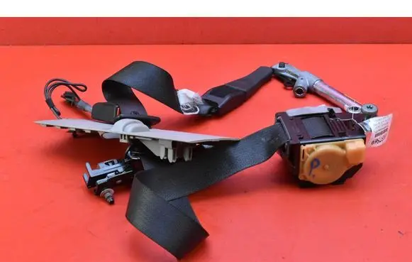 Opel Insignia A Front seatbelt 3063932AA