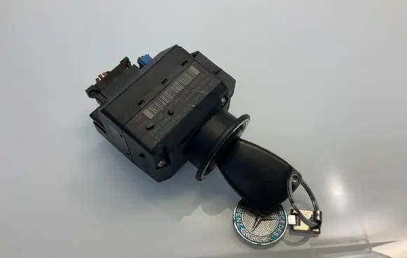 Mercedes-Benz CLK A209 C209 Ignition lock 2095450508 A2095450508