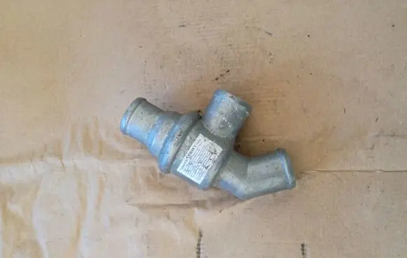 BMW 5 E28 Thermostat 331080 V648580