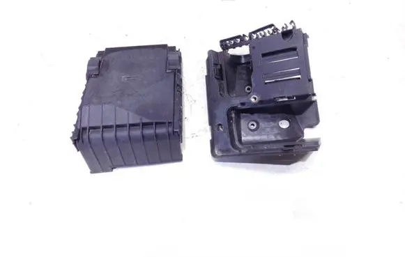 Volkswagen Golf V Fuse box cover 1K0937132F