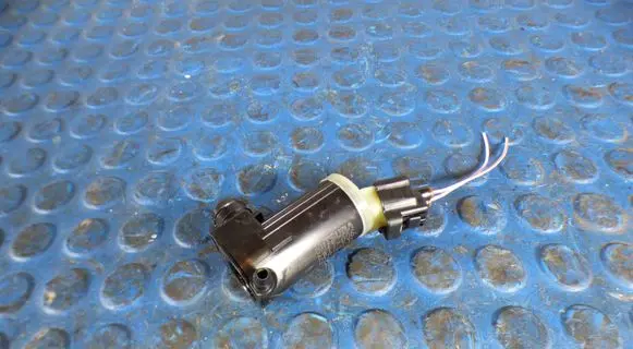 Suzuki Swift III Windscreen/windshield washer pump CART3841052R00 3841052R00 EW17006