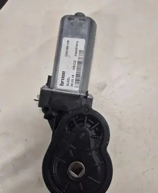 Jaguar F-Pace Seat adjustment motor 924117103 D360003