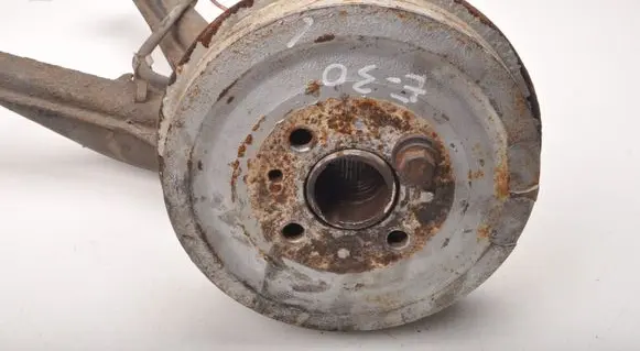 BMW 3 E30 Stub axle