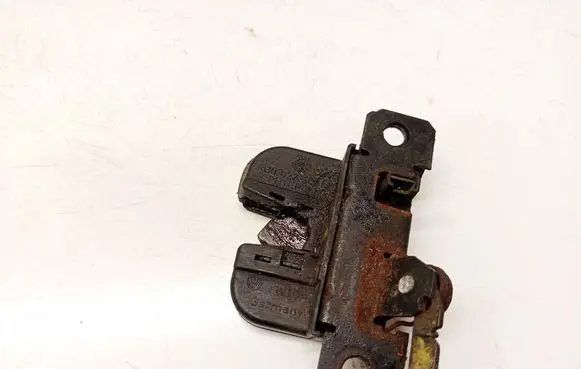 Volkswagen PASSAT B5 Tailgate/trunk/boot lock/catch/latch 3b9827505