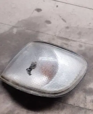 Nissan Sunny Front indicator light 183177